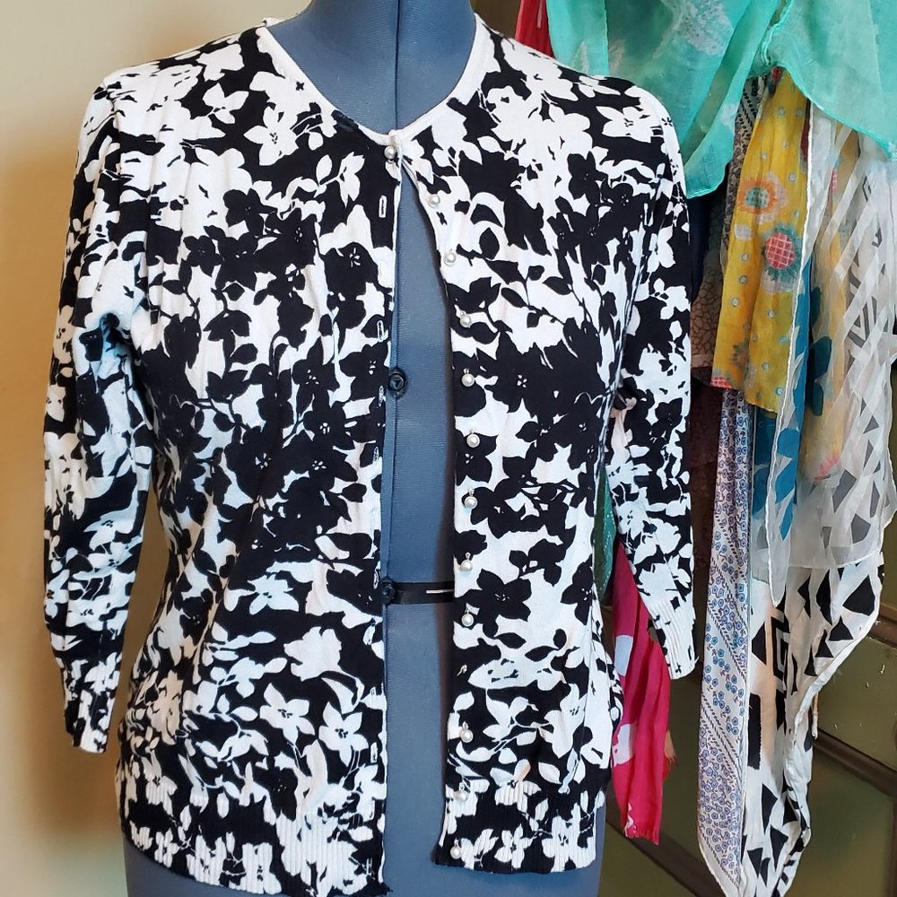 Floral Pattern Cardigan with Pearl Buttons